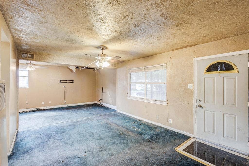 124 Rio Rita Drive, Garland, TX 75040 Entry to large dining and living areas
