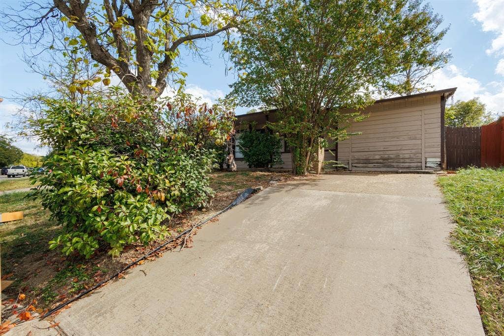 124 Rio Rita Drive, Garland, TX 75040 2nd driveway to property