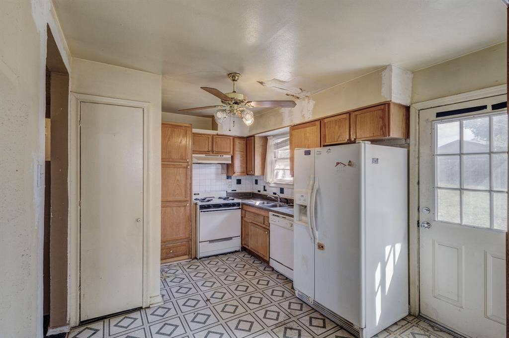 124 Rio Rita Drive, Garland, TX 75040 kitchen and appliances