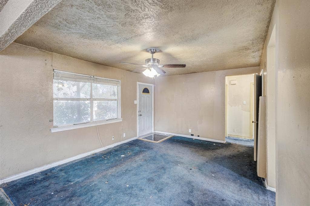 124 Rio Rita Drive, Garland, TX 75040 Entry to large dining and living areas