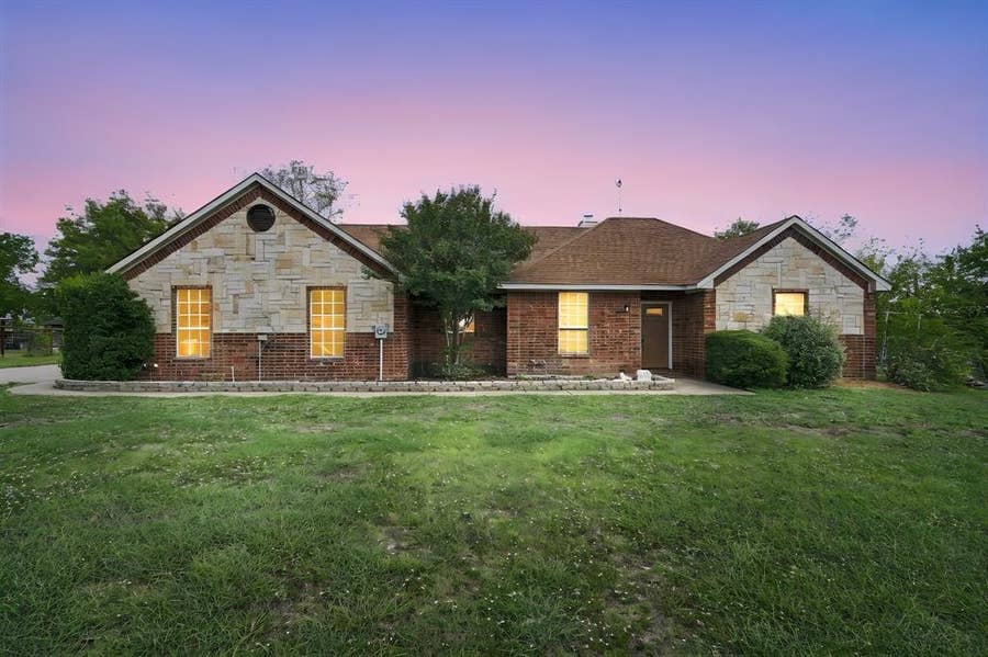 Property photo for 1460 Palmyra Road, Palmer, TX