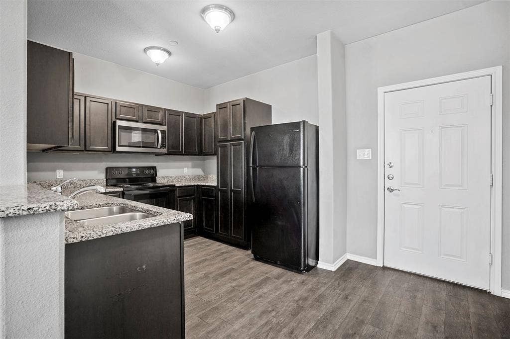 609 Meadow View Court, #202, Denton, TX 76207