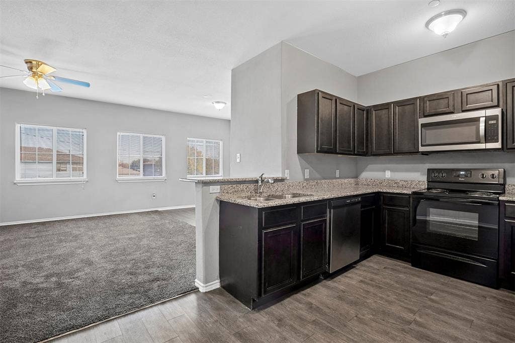 609 Meadow View Court, #202, Denton, TX 76207