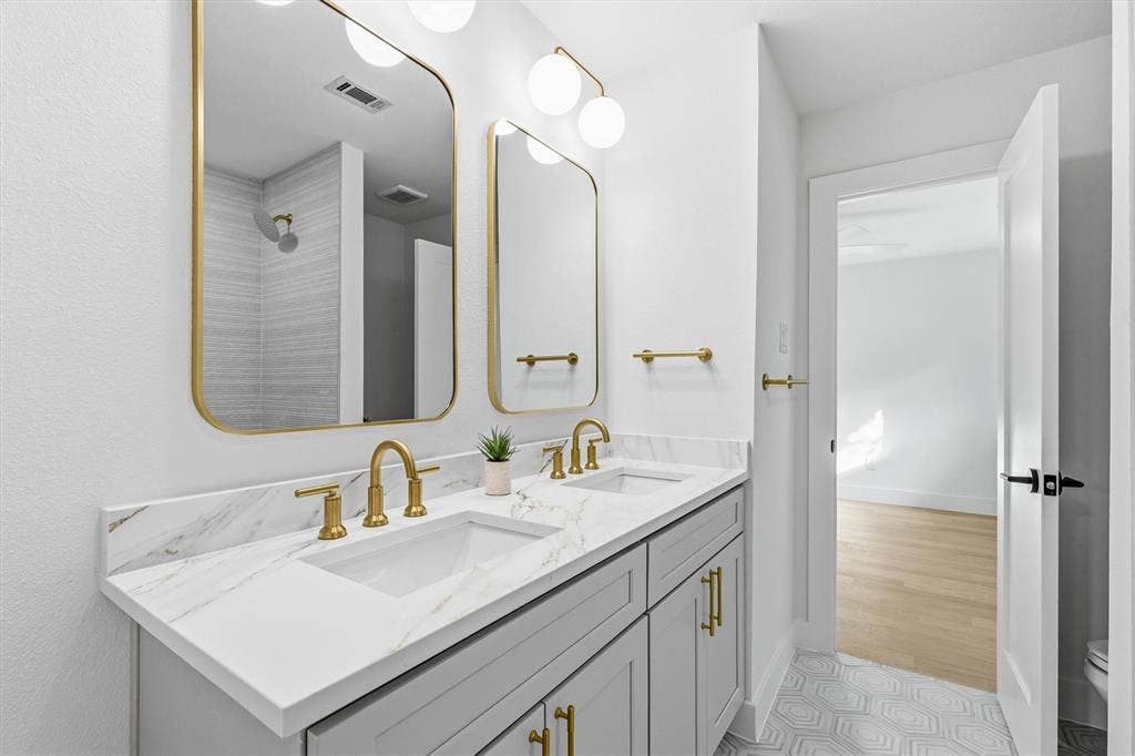 7031 Hunters Ridge Drive, Dallas, TX 75248 JJ Bath w Tub