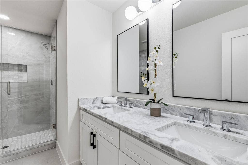 7031 Hunters Ridge Drive, Dallas, TX 75248 3rd Full Bath