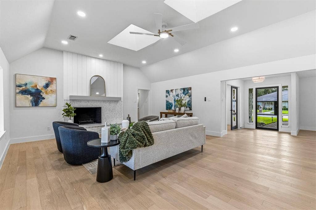 7031 Hunters Ridge Drive, Dallas, TX 75248 7031 Hunters Ridge Drive, Dallas, TX 75248