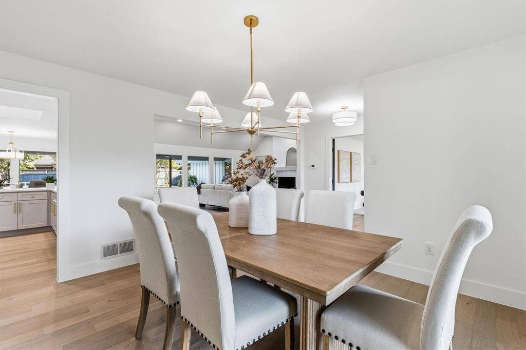 7031 Hunters Ridge Drive, Dallas, TX 75248 Dining room