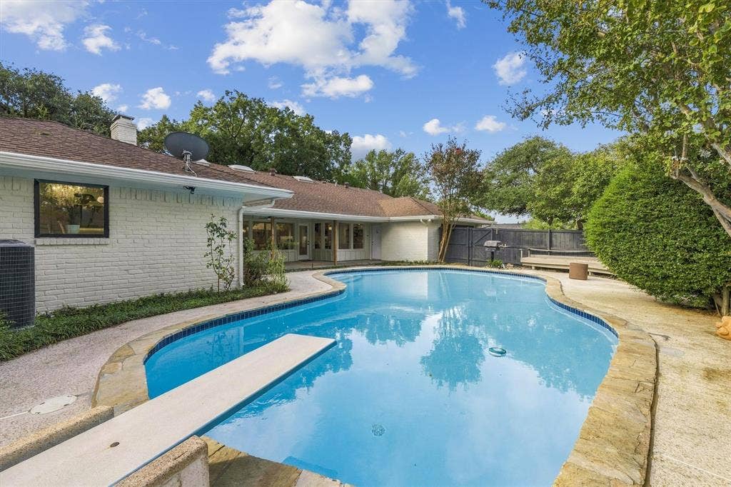 7031 Hunters Ridge Drive, Dallas, TX 75248 7031 Hunters Ridge Drive, Dallas, TX 75248