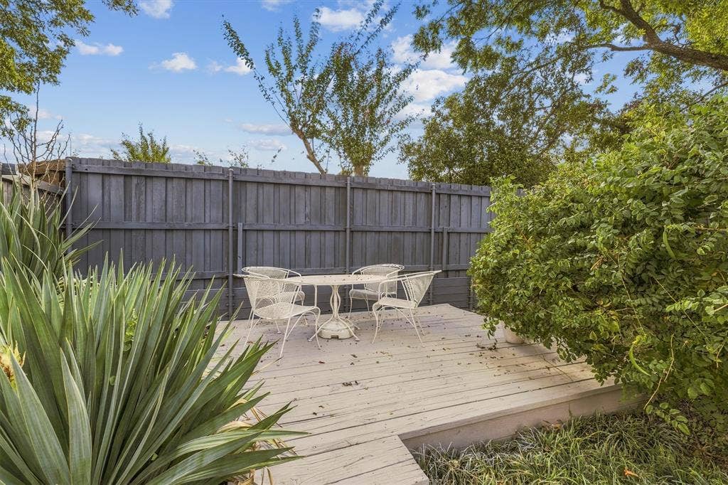 7031 Hunters Ridge Drive, Dallas, TX 75248 7031 Hunters Ridge Drive, Dallas, TX 75248