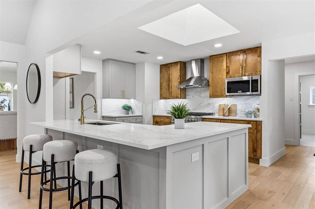 7031 Hunters Ridge Drive, Dallas, TX 75248 Quartz ctops