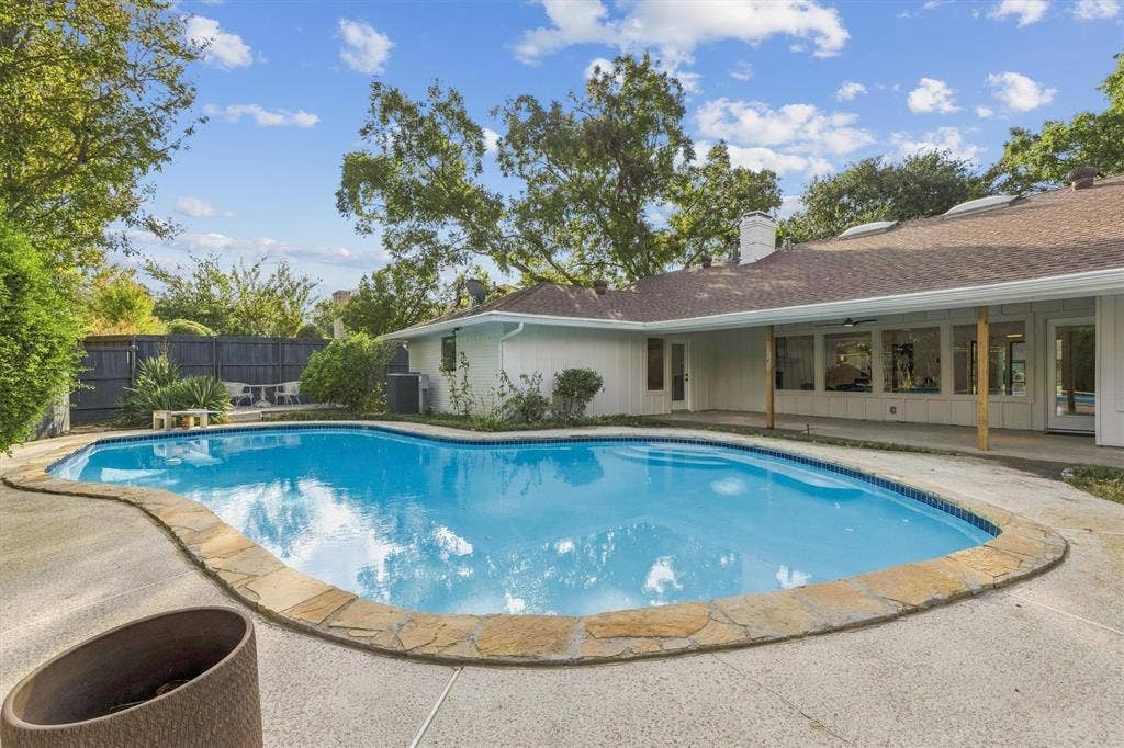 7031 Hunters Ridge Drive, Dallas, TX 75248 7031 Hunters Ridge Drive, Dallas, TX 75248