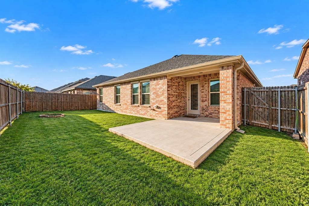 1901 Crimson Avenue, Farmersville, TX 75442 1901 Crimson Avenue, Farmersville, TX 75442