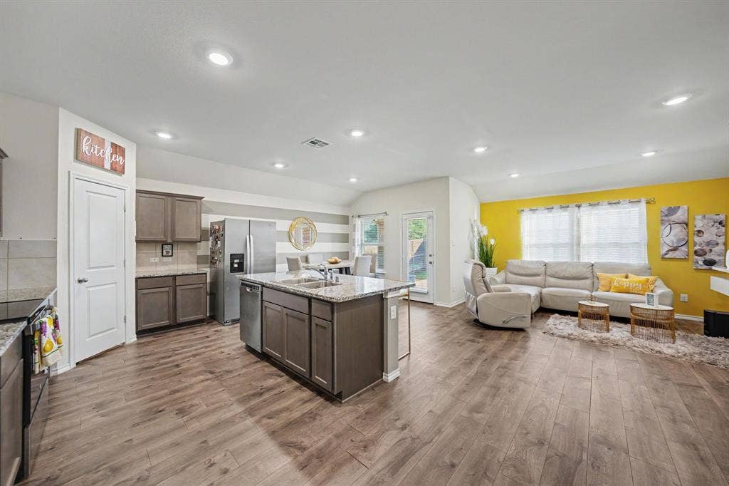 1901 Crimson Avenue, Farmersville, TX 75442 1901 Crimson Avenue, Farmersville, TX 75442