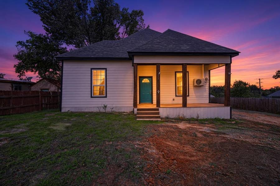 Property photo for 711 W Munson Street, Denison, TX