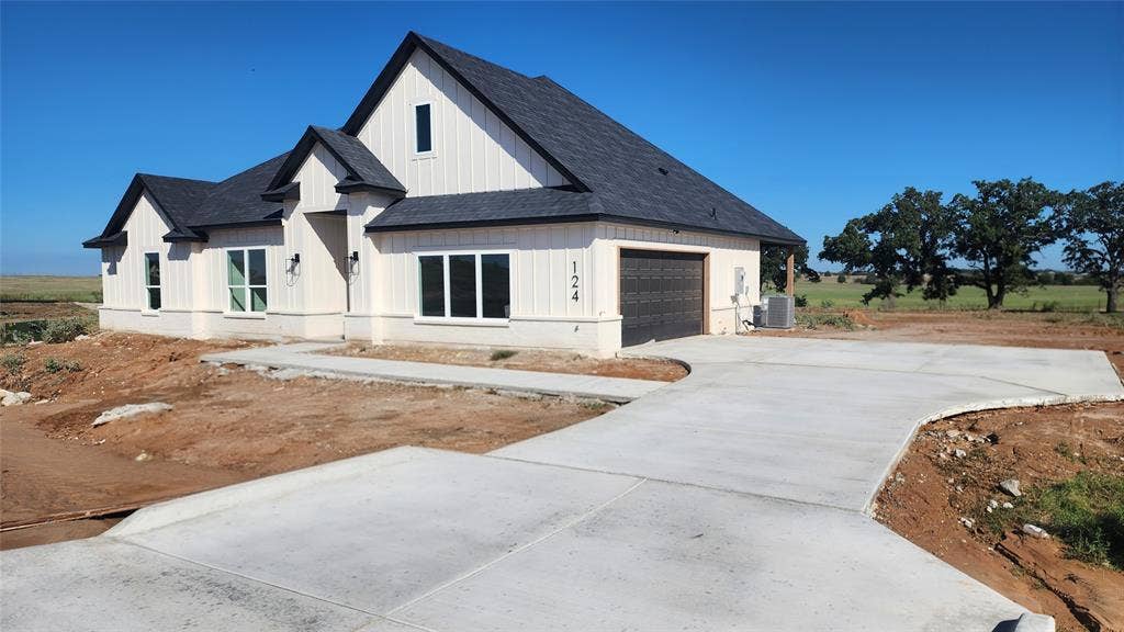124 Legends Way, Bridgeport, TX 76426