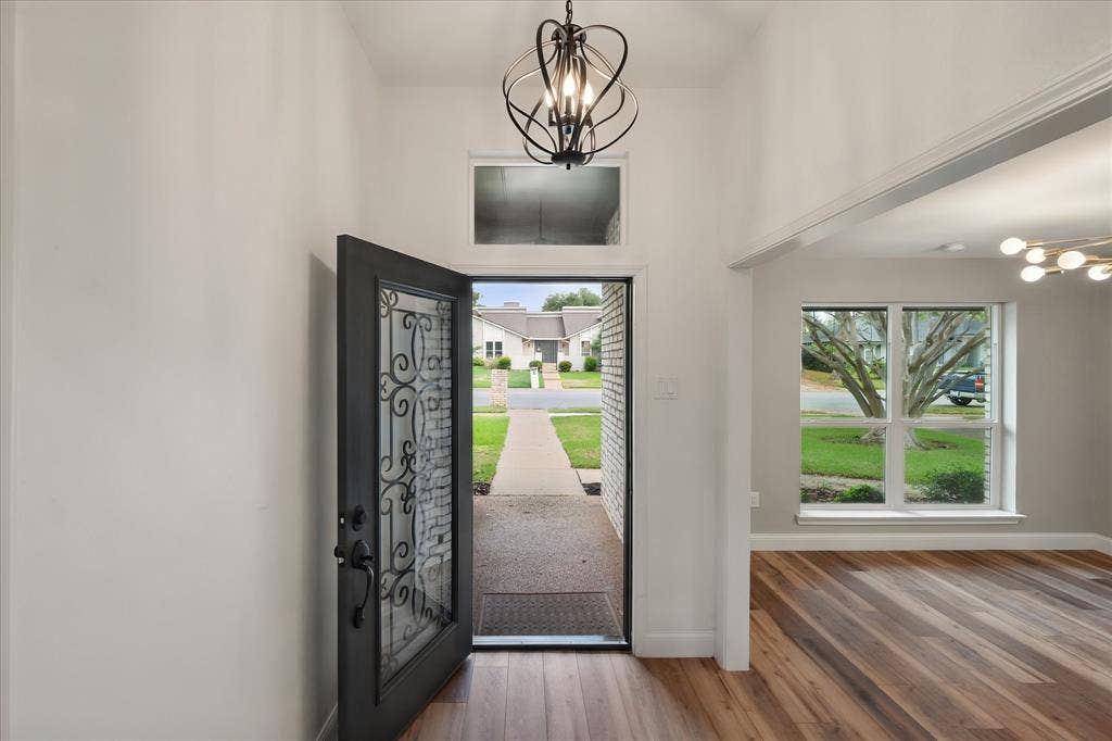 309 Quail Crest Drive, Bedford, TX 76021