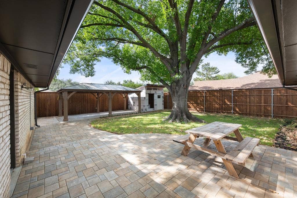 309 Quail Crest Drive, Bedford, TX 76021