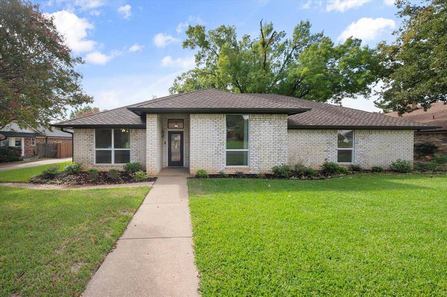 Property photo for 309 Quail Crest Drive, Bedford, TX
