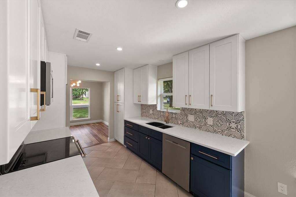 309 Quail Crest Drive, Bedford, TX 76021