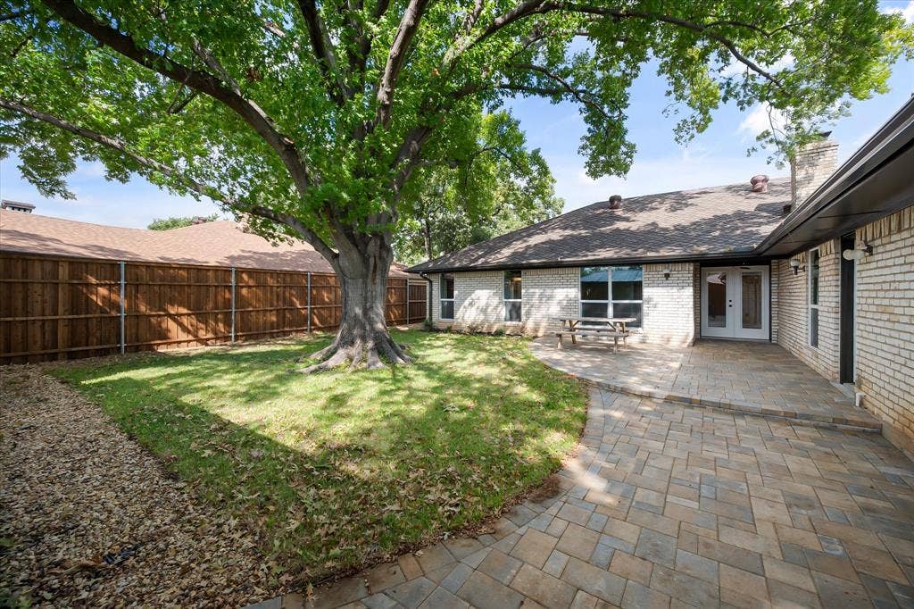 309 Quail Crest Drive, Bedford, TX 76021