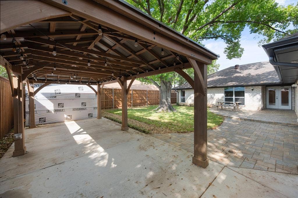 309 Quail Crest Drive, Bedford, TX 76021
