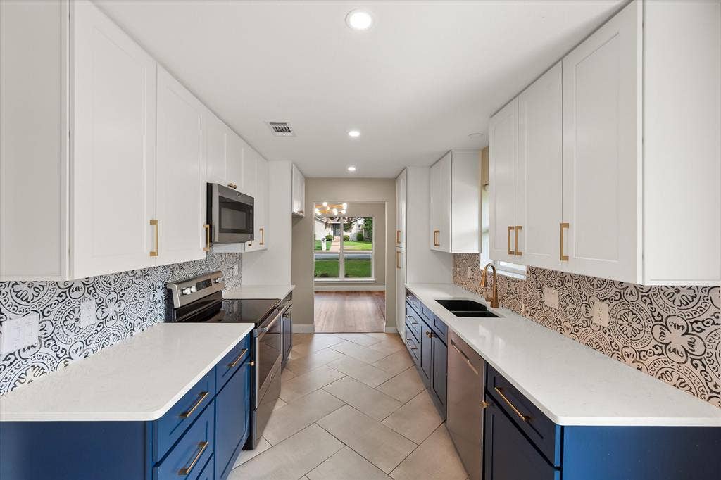 309 Quail Crest Drive, Bedford, TX 76021