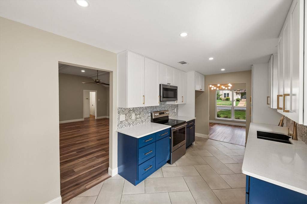 309 Quail Crest Drive, Bedford, TX 76021