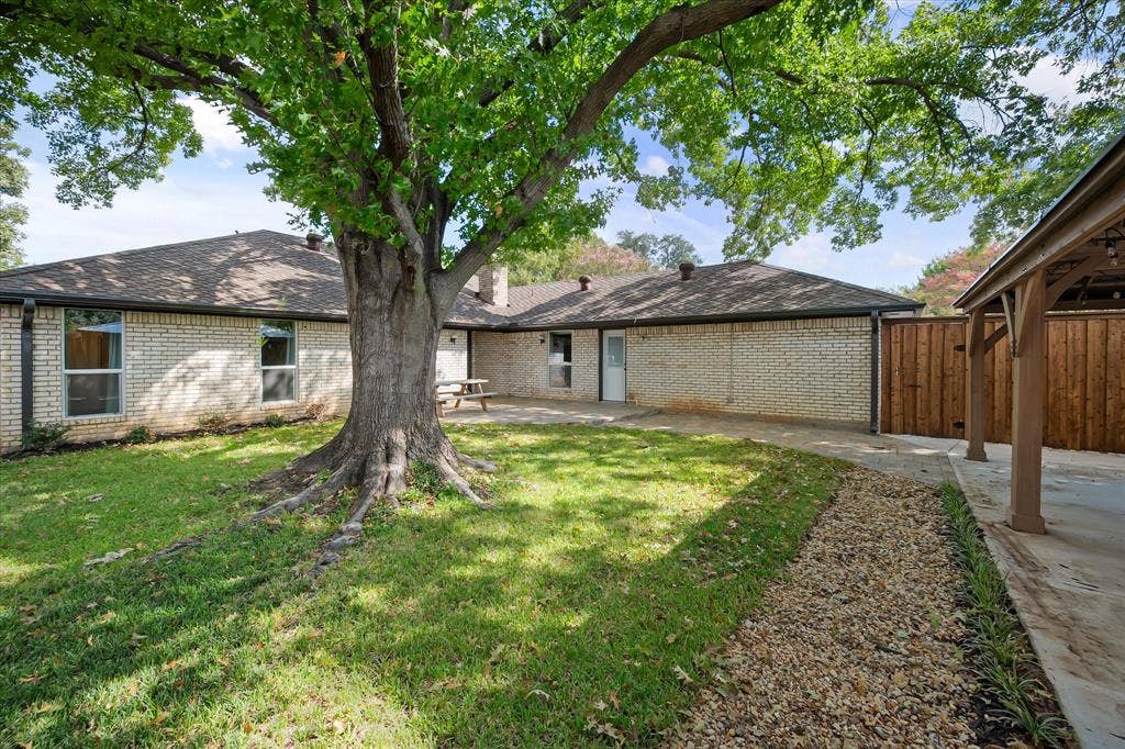 309 Quail Crest Drive, Bedford, TX 76021