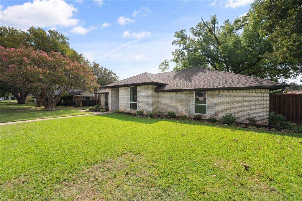 309 Quail Crest Drive, Bedford, TX 76021