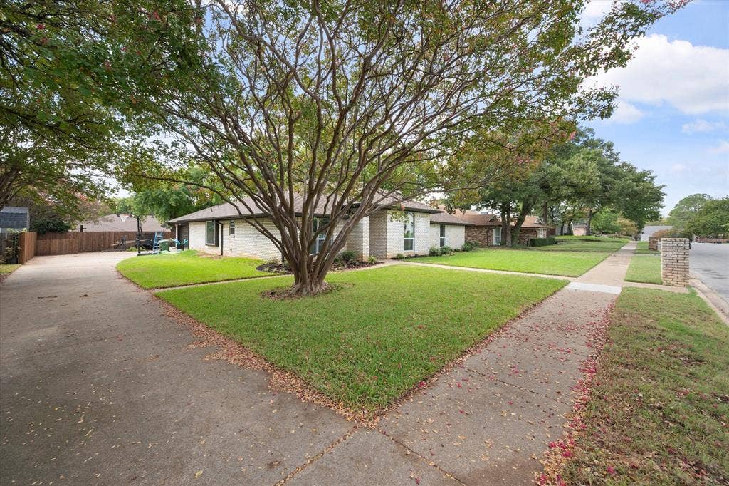 309 Quail Crest Drive, Bedford, TX 76021