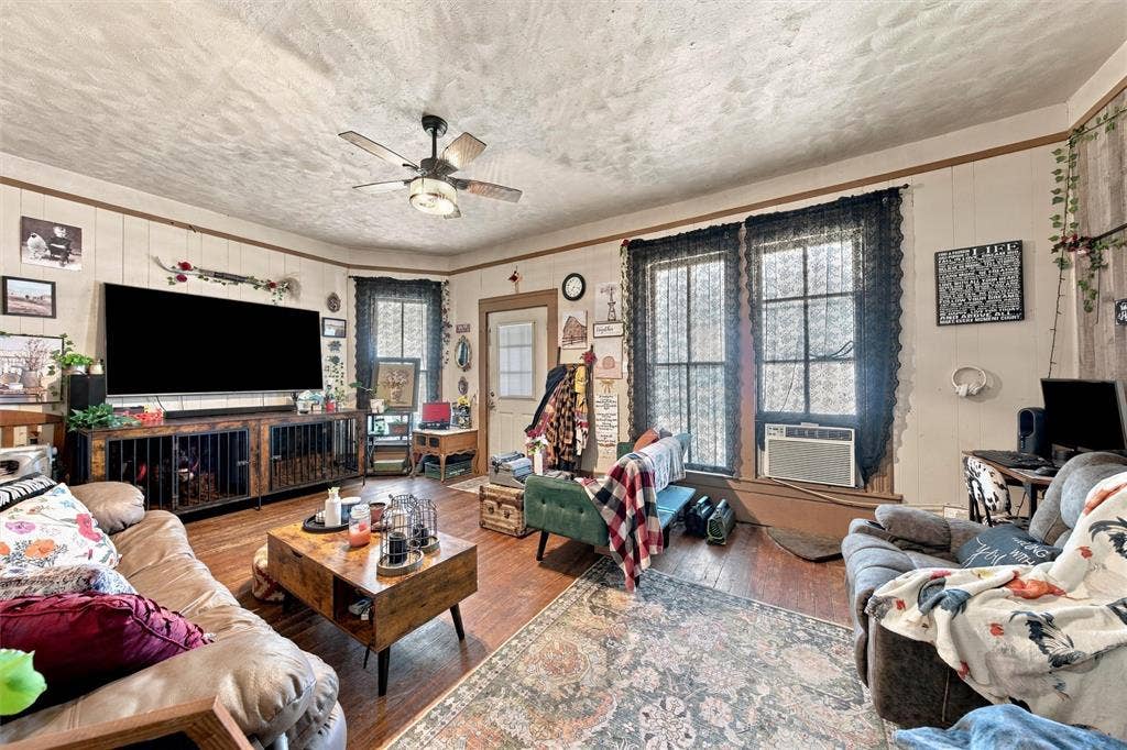 2183 Greig Drive, Robinson, TX 76706