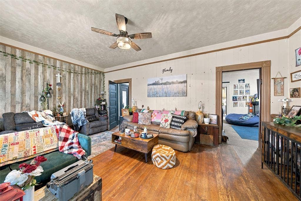 2183 Greig Drive, Robinson, TX 76706