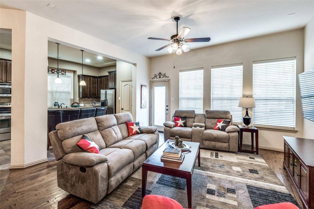 3833 Marcillia Circle, Irving, TX 75038 3833 Marcillia Circle, Irving, TX 75038