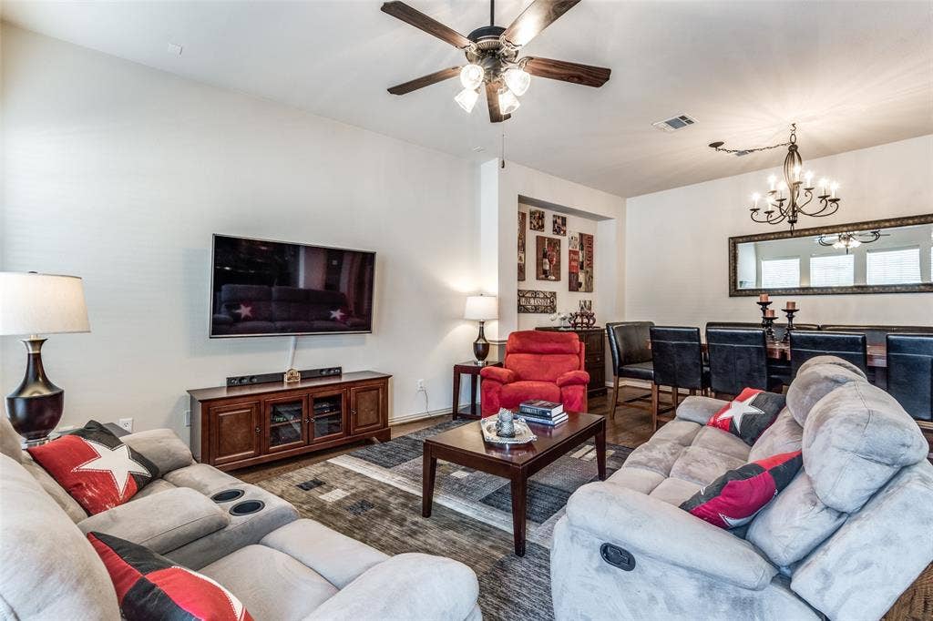 3833 Marcillia Circle, Irving, TX 75038 3833 Marcillia Circle, Irving, TX 75038