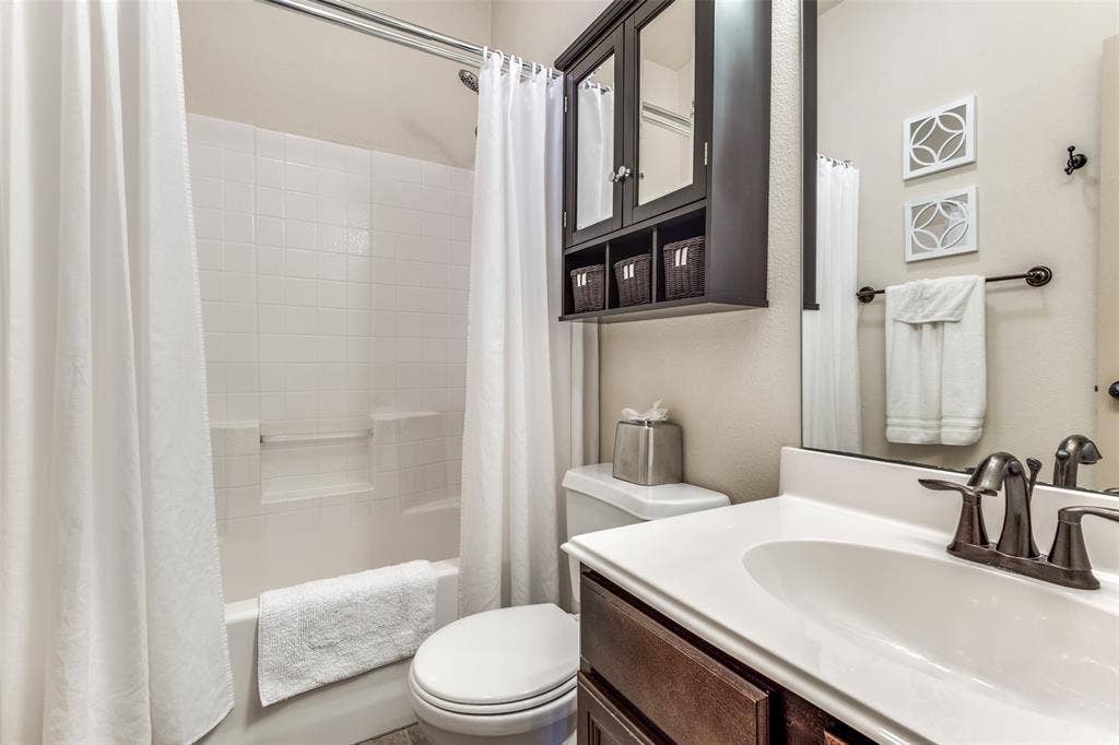 3833 Marcillia Circle, Irving, TX 75038 3833 Marcillia Circle, Irving, TX 75038