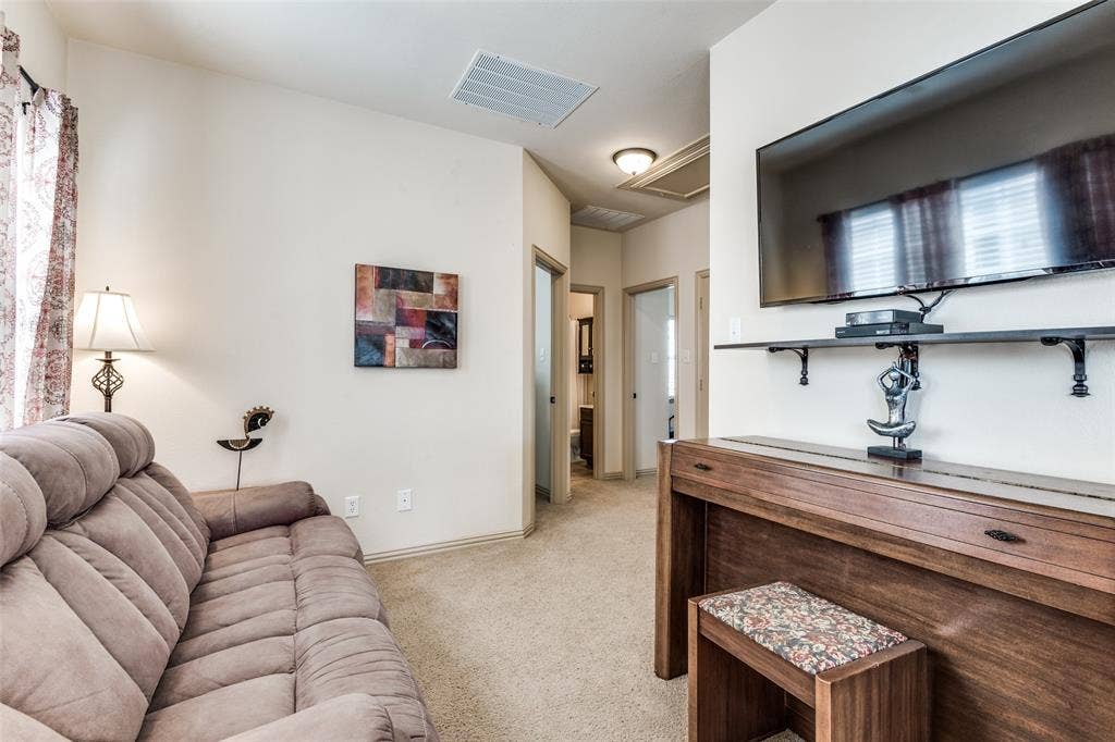 3833 Marcillia Circle, Irving, TX 75038 3833 Marcillia Circle, Irving, TX 75038