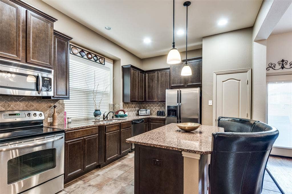 3833 Marcillia Circle, Irving, TX 75038 3833 Marcillia Circle, Irving, TX 75038