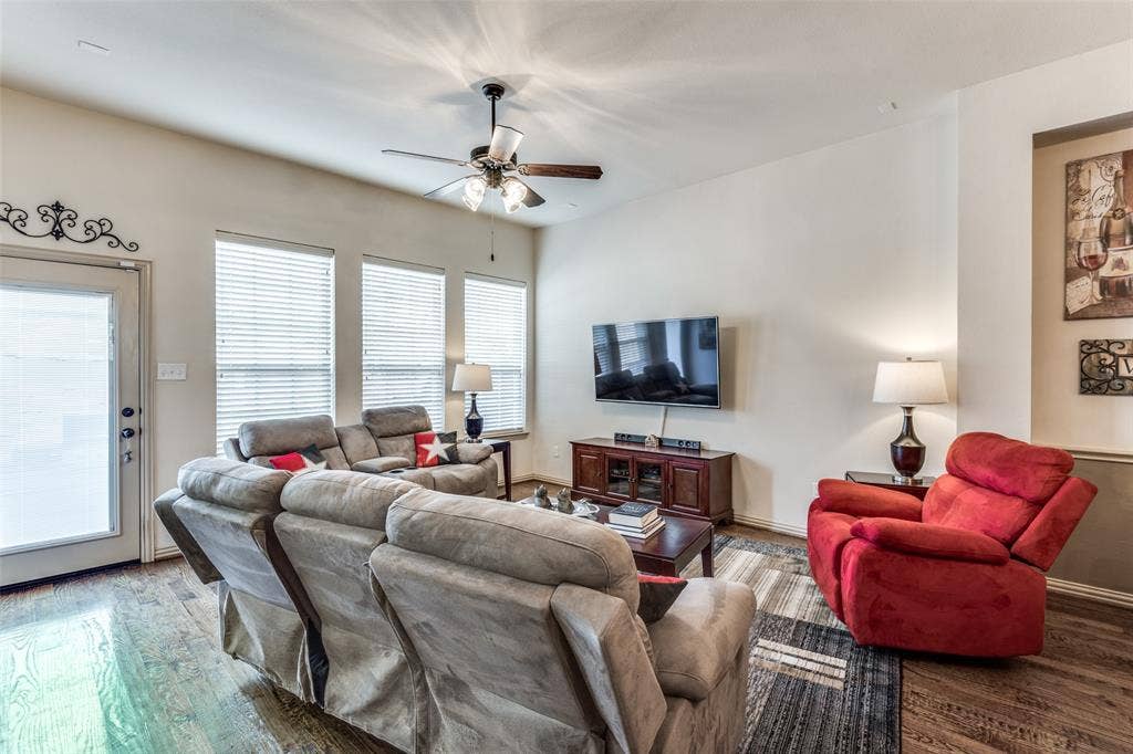 3833 Marcillia Circle, Irving, TX 75038 3833 Marcillia Circle, Irving, TX 75038