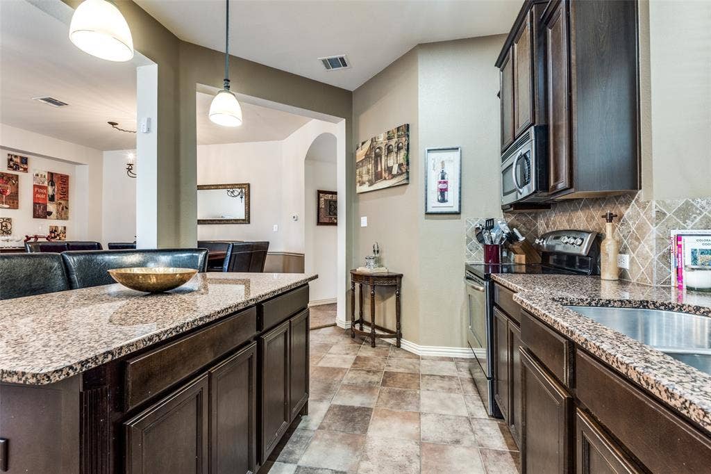 3833 Marcillia Circle, Irving, TX 75038 3833 Marcillia Circle, Irving, TX 75038