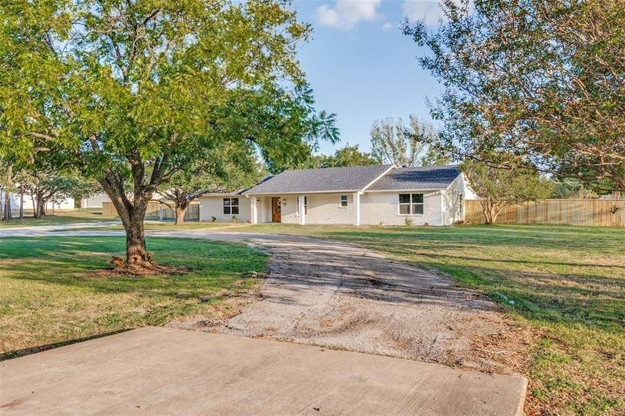Property photo for 119 Wildwood Court, Mansfield, TX
