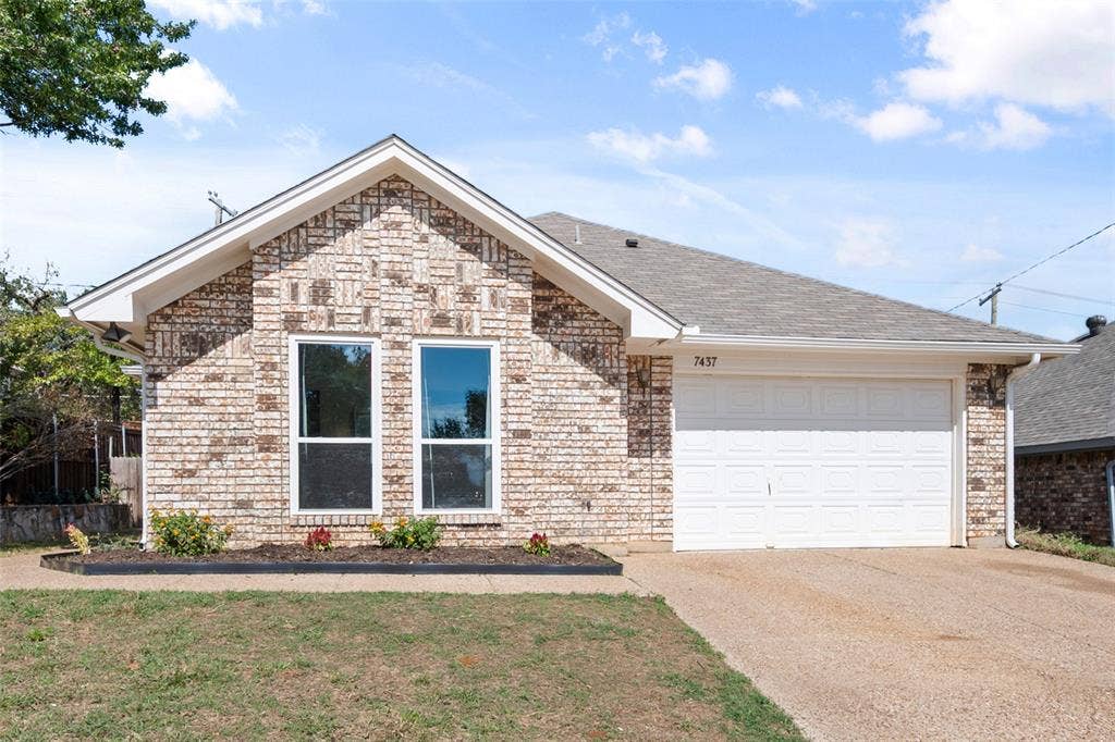 7437 Little Rock Lane, Fort Worth, TX 76120