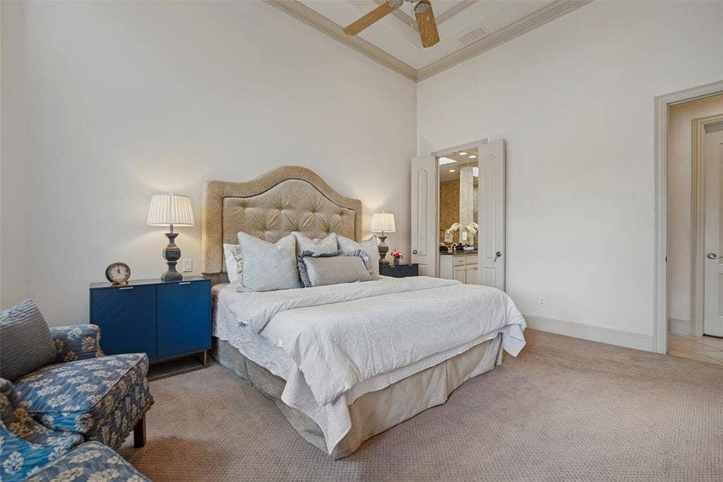12050 Lueders Lane, Dallas, TX 75230 Primary bedroom with tall ceilings