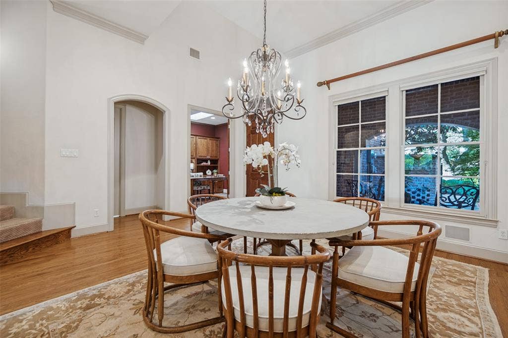 12050 Lueders Lane, Dallas, TX 75230 Dining room and entry