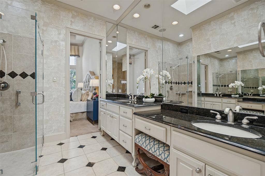 12050 Lueders Lane, Dallas, TX 75230 Primary bathroom