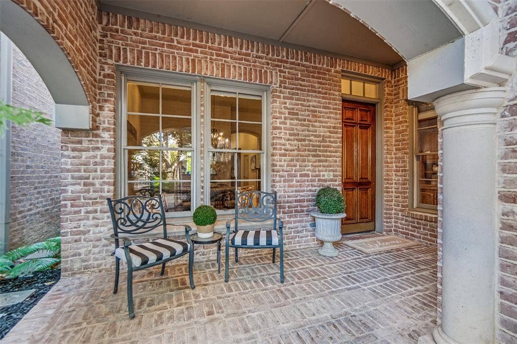 12050 Lueders Lane, Dallas, TX 75230 Entry and front porch