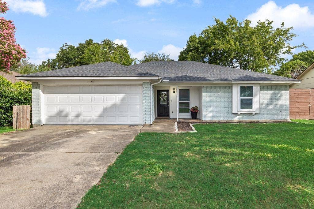 8217 O'Brian, North Richland Hills, TX 76180