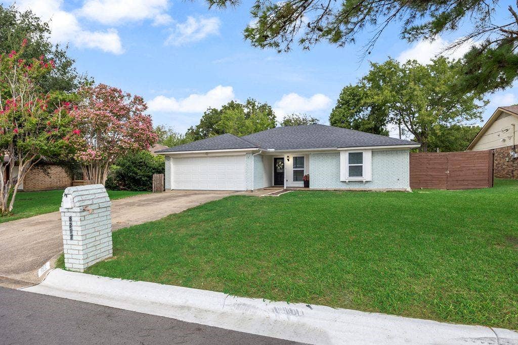 8217 O'Brian, North Richland Hills, TX 76180