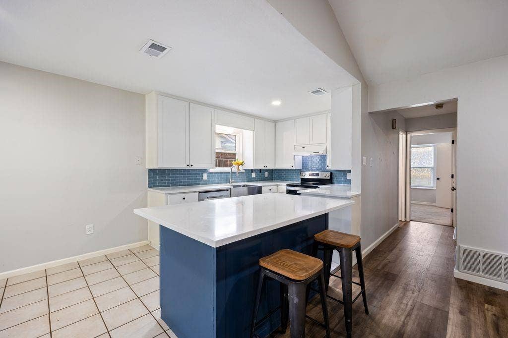 8217 O'Brian, North Richland Hills, TX 76180