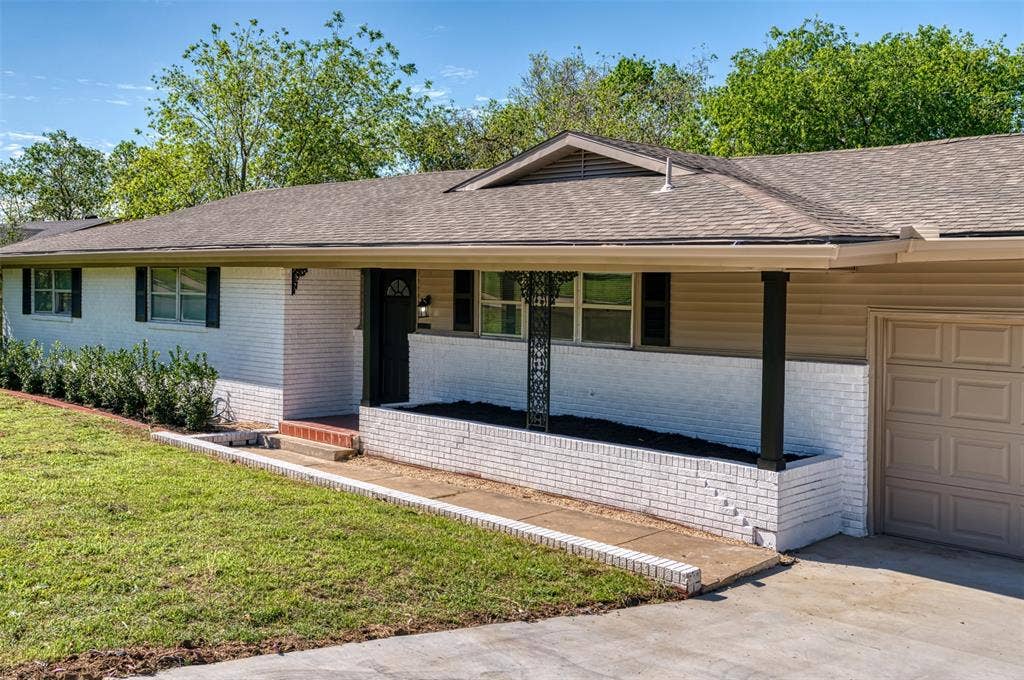 4516 Rolling Hills Drive, Fort Worth, TX 76119 New paint inside and out