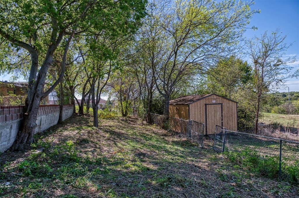 4516 Rolling Hills Drive, Fort Worth, TX 76119 Storage Building